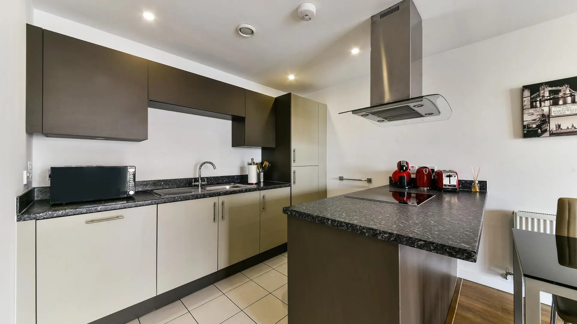 Incredible 2 Bed, 2 Bath Flat In Canary Wharf Londres